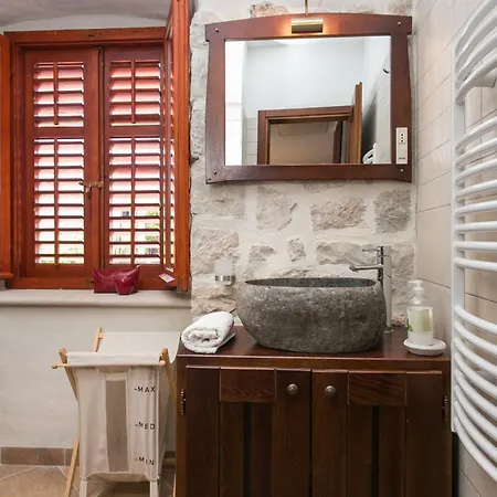 ヴィラ Rustic Petrosa With Pool Near Dubrovnik *