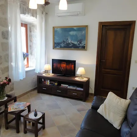 Rustic Petrosa With Pool Near Dubrovnik *